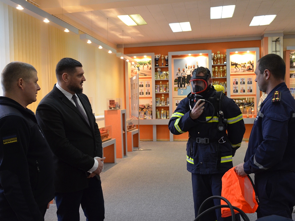 Спасатели Николаевщины получили «под елочку» новое пожарно-спасательное снаряжение 7