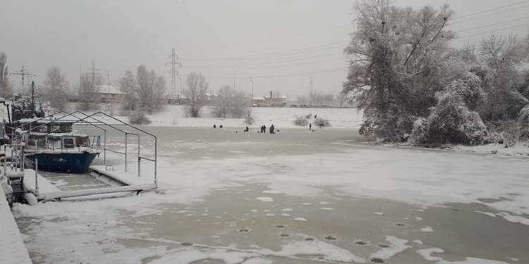 В Николаевской области трое мальчиков провалились под лед, их спас 13-летний товарищ