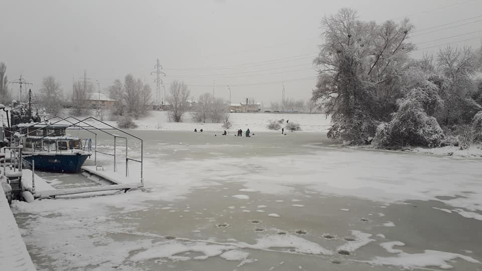 В Николаевской области трое мальчиков провалились под лед, их спас 13-летний товарищ 1