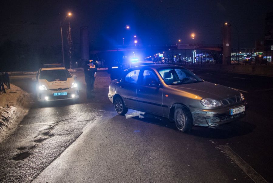 В Киеве пьяный водитель пытался сбежать от патрульных и устроил ДТП 1