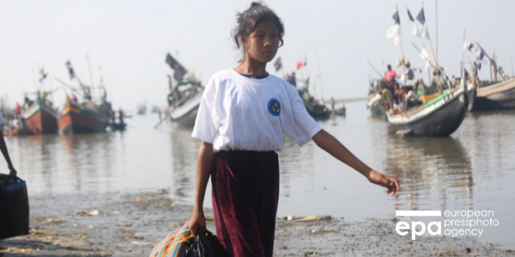 Глава МВД Великобритании прервал отпуск из-за проблемы мигрантов