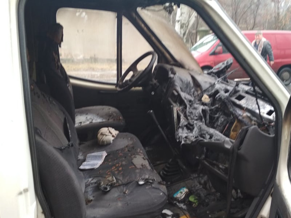 В Николаеве спасатели тушили раздевалку предприятия и припаркованный автомобиль 7