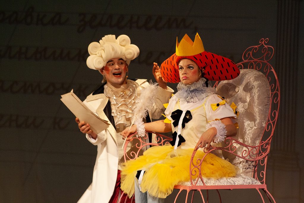 «Двенадцать месяцев» - в русском театре маленьких николаевцев порадовали новогодним спектаклем 7