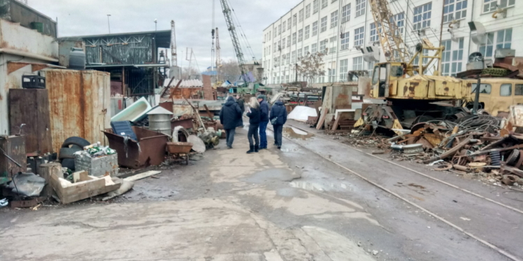 В Заводском районе провели проверку пунктов по приему металла. В одном из них обнаружили ворованные люки
