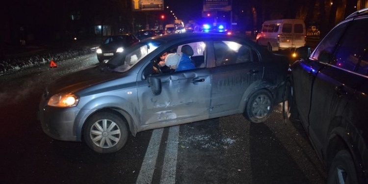 В Николаеве возле «Зари» столкнулись три автомобиля. Возникла пробка