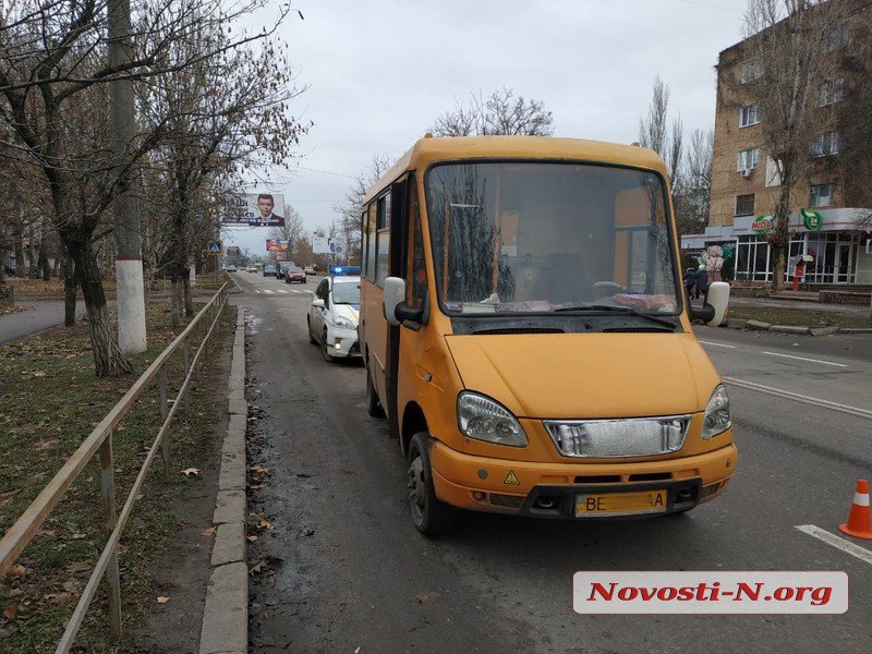 В Николаеве маршрутка сбила 17-летнего парня на пешеходном переходе 1
