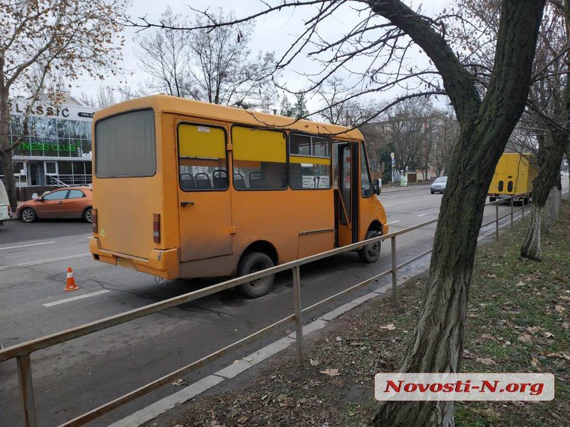 В Николаеве маршрутка сбила 17-летнего парня на пешеходном переходе 3