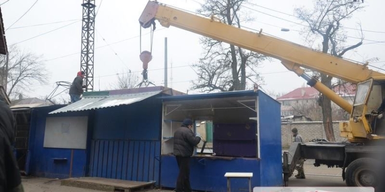 В Николаеве демонтируют большую часть рынка «Минутка»