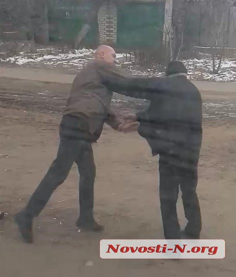 Николаевский маршрутчик избил пожилого пассажира из-за сделанного замечания 3