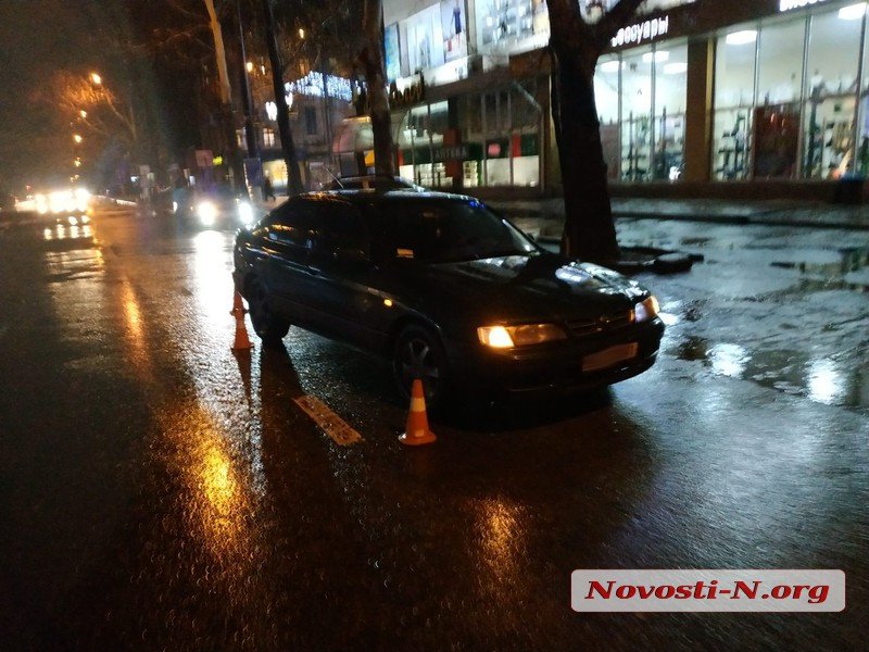 В центре Николаева Nissan сбил женщину 11