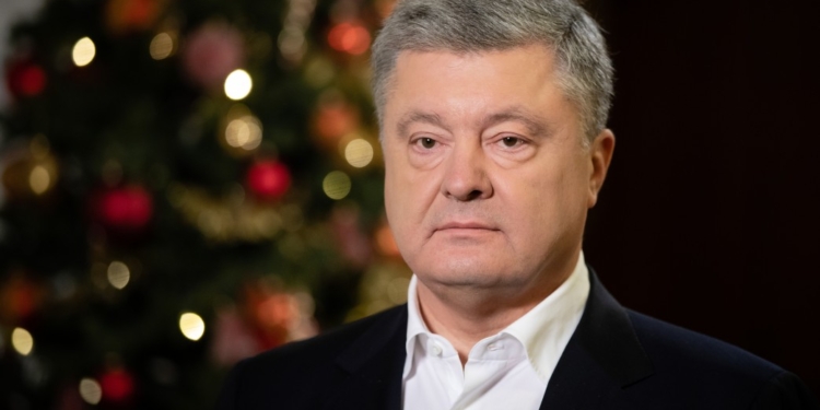 Порошенко поздравил украинцев с Рождеством по григорианскому календарю