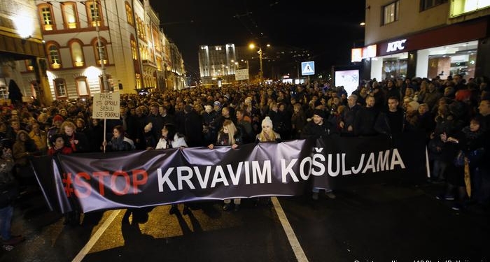 В Белграде на улицы вышили тысячи демонстрантов с протестом против президента Вучича
