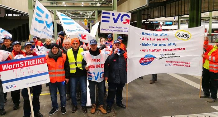 В Германии из-за забастовки железнодорожников остановились поезда