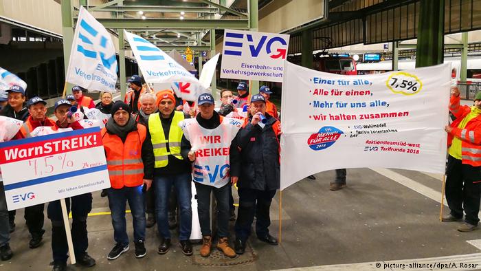 В Германии из-за забастовки железнодорожников остановились поезда 1