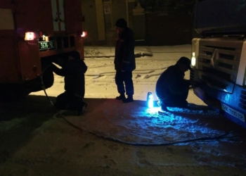 Дороги замело, но николаевские спасатели спешили на помощь – вытащили из снега 6 машин