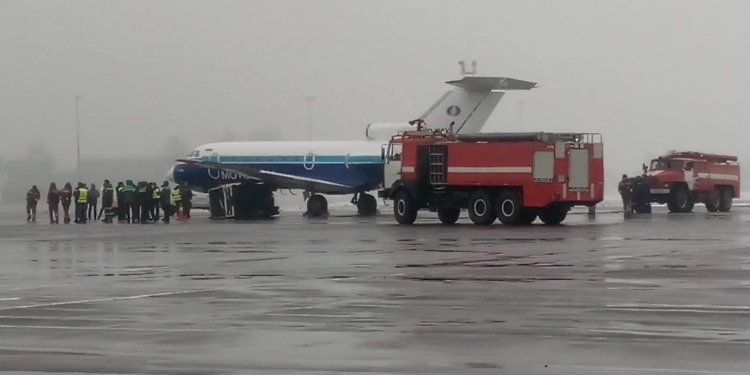 В Жулянах самолет перед вылетом в Одессу столкнулся с генератором