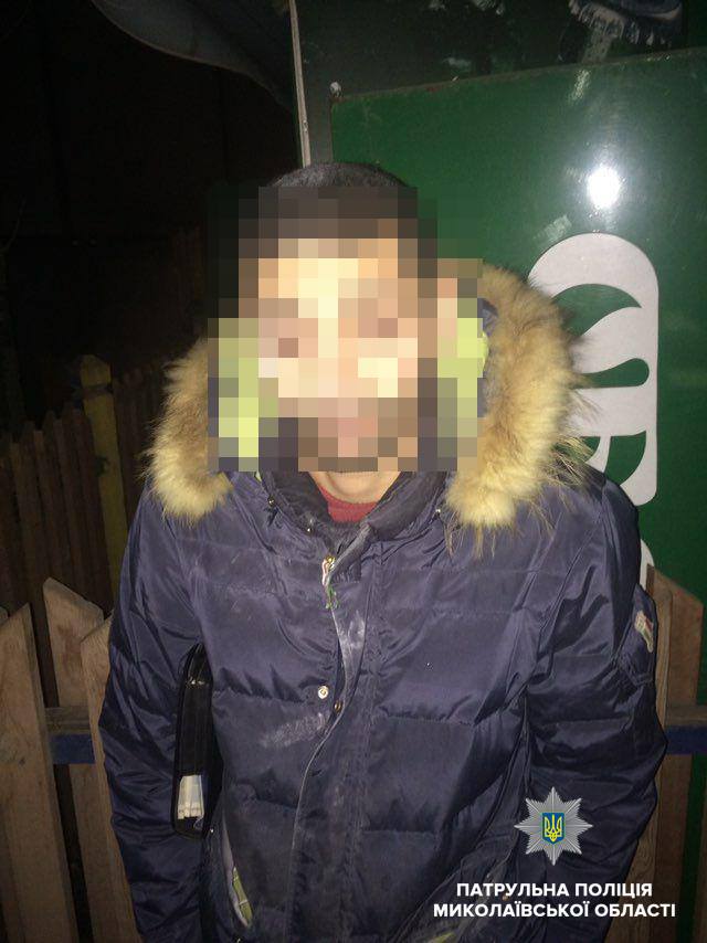 Патрульные по горячим следам задержали грабителя магазина в Николаеве, который пытался скрыться на внедорожнике 7