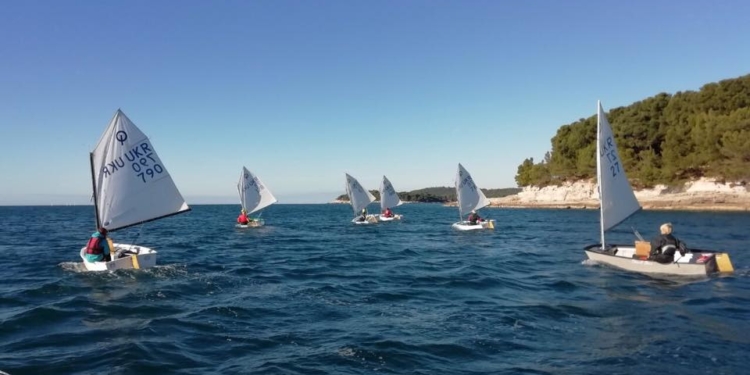 «Ну, Святой Николай, принеси нашим детям победы!»: юные яхтсмены из Николаева отправились на соревнования в Пулу