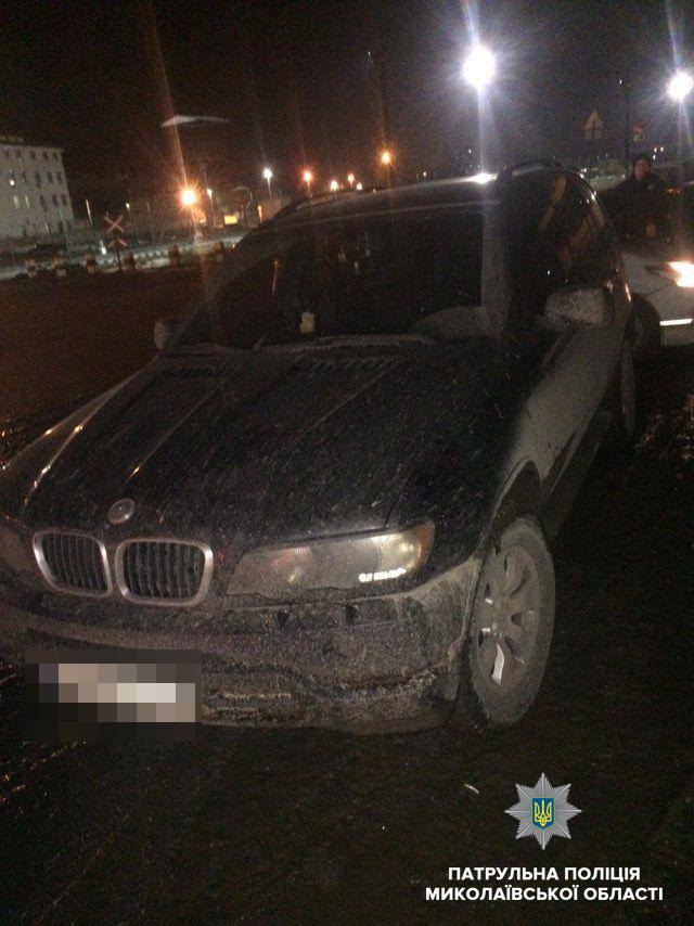 Патрульные по горячим следам задержали грабителя магазина в Николаеве, который пытался скрыться на внедорожнике 1