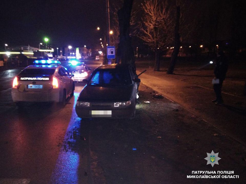 В Николаеве один водитель проигнорировал красный свет, а второй управлял автомобилем «под мухой». На перекрестке они «встретились» 5