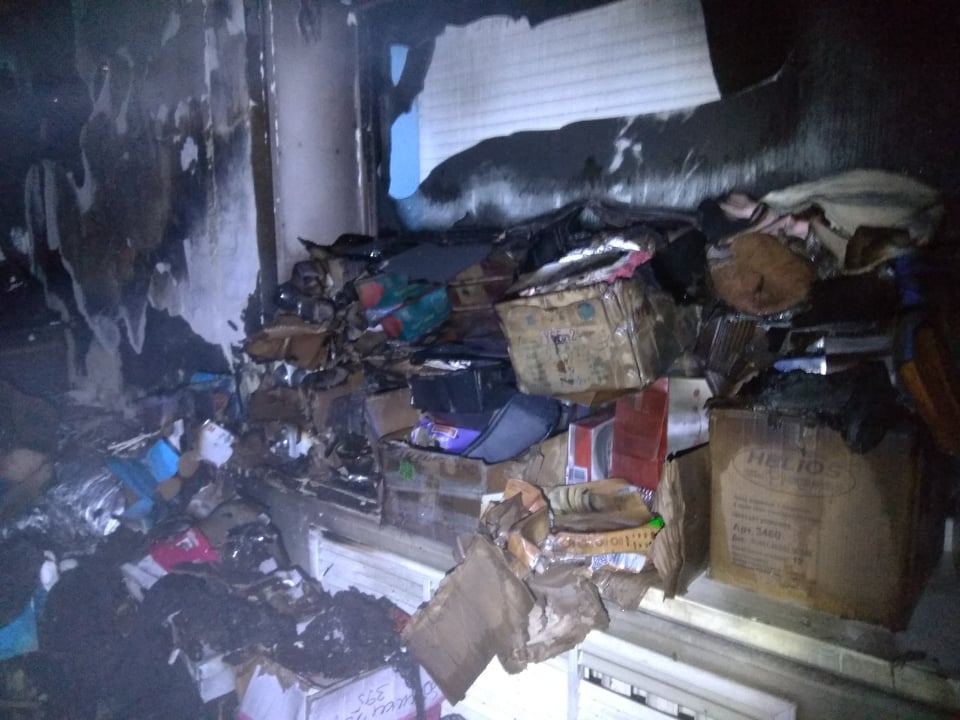 Из-за пожара в магазине на проспекте Героев Украины спасателям пришлось эвакуировать жителей жилого дома 1