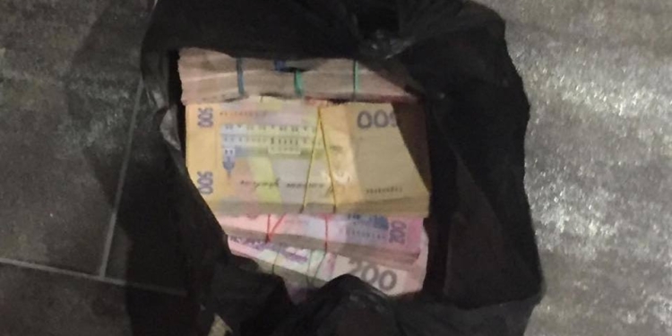 Ящик денег. Задержаны чиновники Укргаздобычи на взятке в почти 17 млн.грн.