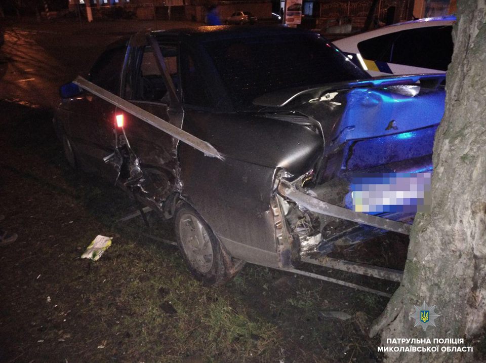 В Николаеве один водитель проигнорировал красный свет, а второй управлял автомобилем «под мухой». На перекрестке они «встретились» 7