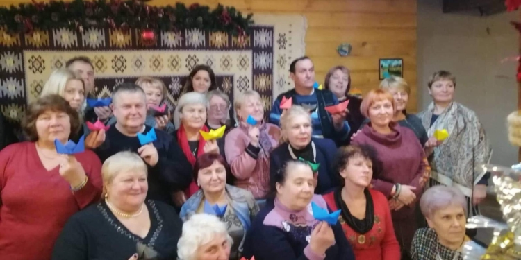 В поддержку пленных украинских моряков стартовал флешмоб «желто-голубой кораблик – на елку»