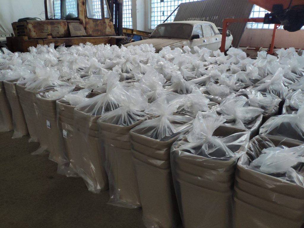 Сюрприз к Николаю. Более 2 тысяч новеньких контейнеров для раздельного сбора мусора отправятся в школы и больницы Николаева 5