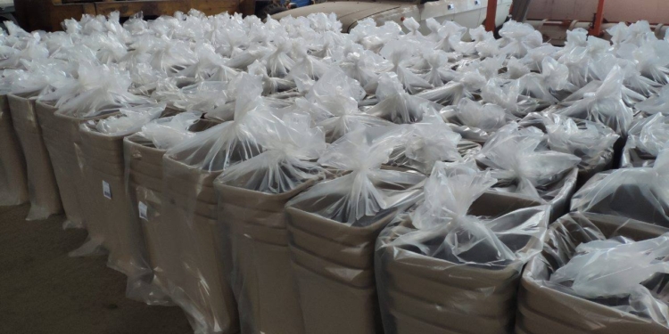 Сюрприз к Николаю. Более 2 тысяч новеньких контейнеров для раздельного сбора мусора отправятся в школы и больницы Николаева