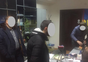 В кабинете начальника управления Департамента ЖКХ Николаева провели обыск. Его подозревают в систематических «откатах»