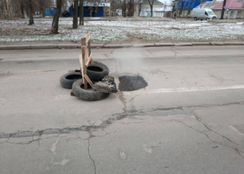 В Николаеве образовался провал на одной из ключевых дорог