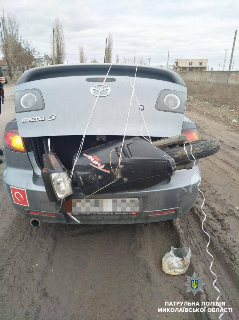 Знакомый попросил подвезти: похищенный мопед николаевские патрульные обнаружили в багажнике «Мазды» 1