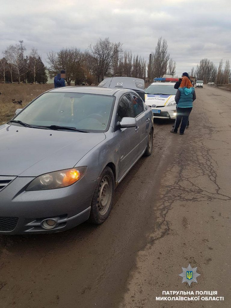 Знакомый попросил подвезти: похищенный мопед николаевские патрульные обнаружили в багажнике «Мазды» 3