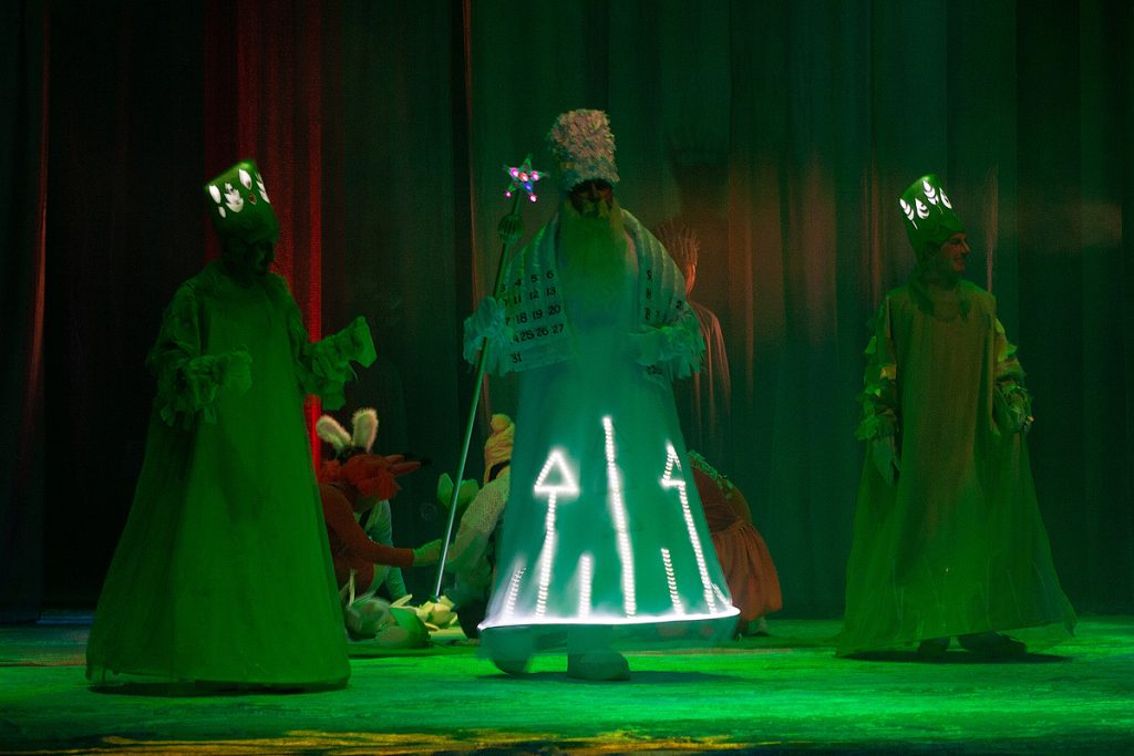 «Двенадцать месяцев» - в русском театре маленьких николаевцев порадовали новогодним спектаклем 9