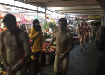 Когда проспорил твой шеф: толпа голых мужчин устроила забег в центре Киева