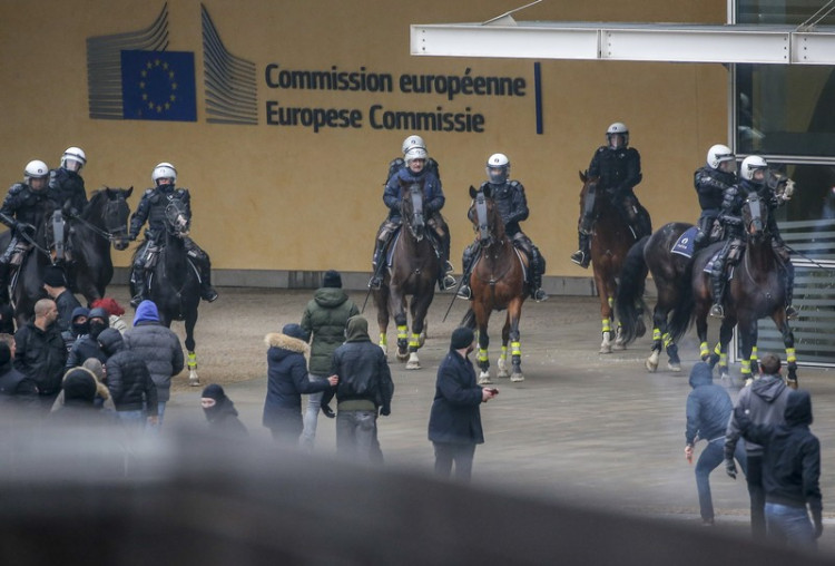 В Брюсселе произошли столкновения между полицией и протестующими 1