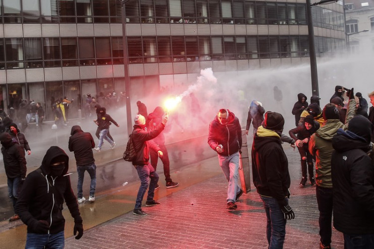 В Брюсселе произошли столкновения между полицией и протестующими 3