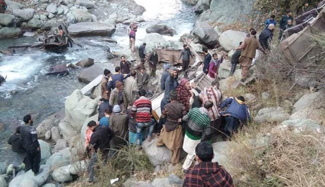 На севере Индии из-за падения автобуса в ущелье погибли 11 человек