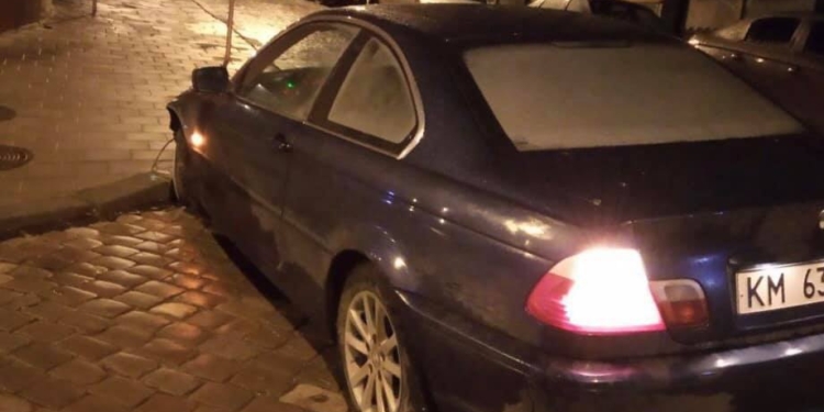 Во Львове водитель сбил насмерть женщину на остановке и сбежал