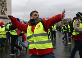 Во Франции увеличилось количество погибших во время протестов