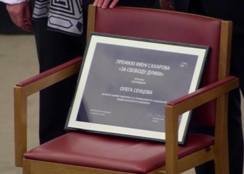 Он уже победил: сестра Сенцова получила премию Сахарова за режиссера