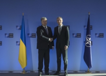 Порошенко передал Туску и Столтенбергу списки россиян, причастных к захвату моряков