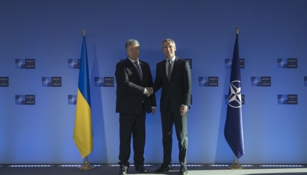 Порошенко передал Туску и Столтенбергу списки россиян, причастных к захвату моряков