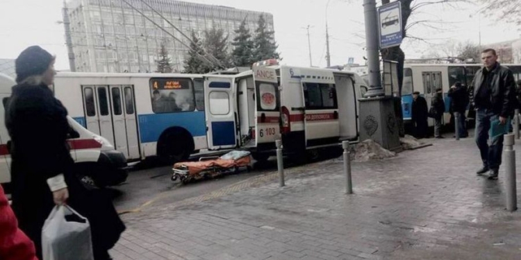 В Виннице из-за разрыва колеса пострадали трое пассажиров троллейбуса