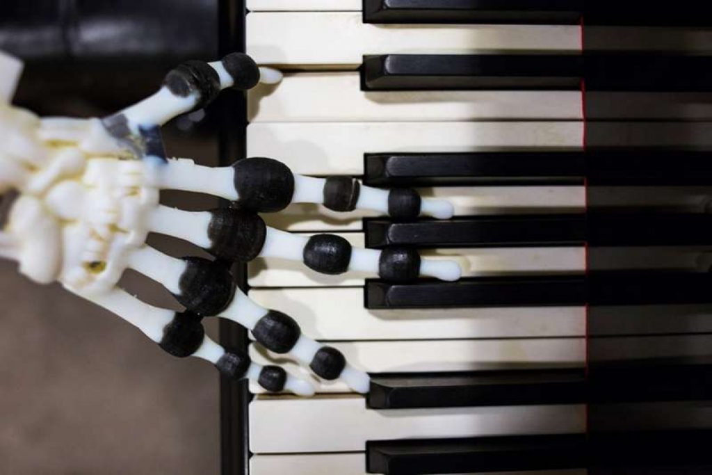 Ученые создали роботизированную руку, способную играть на фортепиано 1