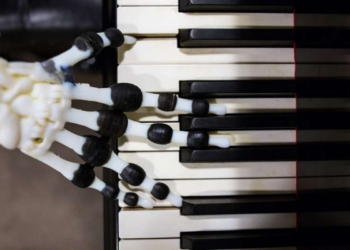 Ученые создали роботизированную руку, способную играть на фортепиано