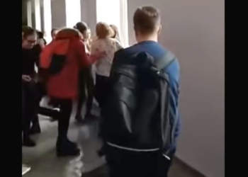 В севастопольской школе над детьми обрушился потолок