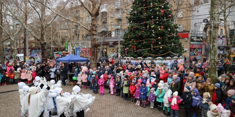В Николаеве открыли «Казковий хутір», который ежедневно в полдень ждет детвору до 13 января