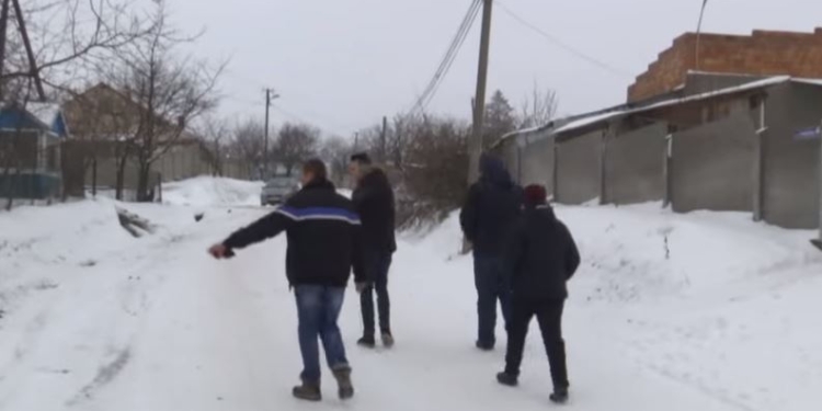 В Черновицкой области подростки привязали санки к джипу. Резкий поворот стал последним для одного из них